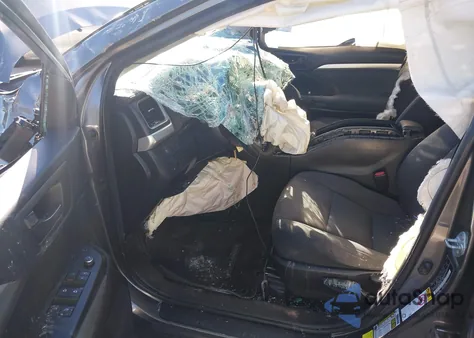 2017 Toyota Highlander Le z USA, uszkodzony, nr VIN 5TDZARFH5HS023286